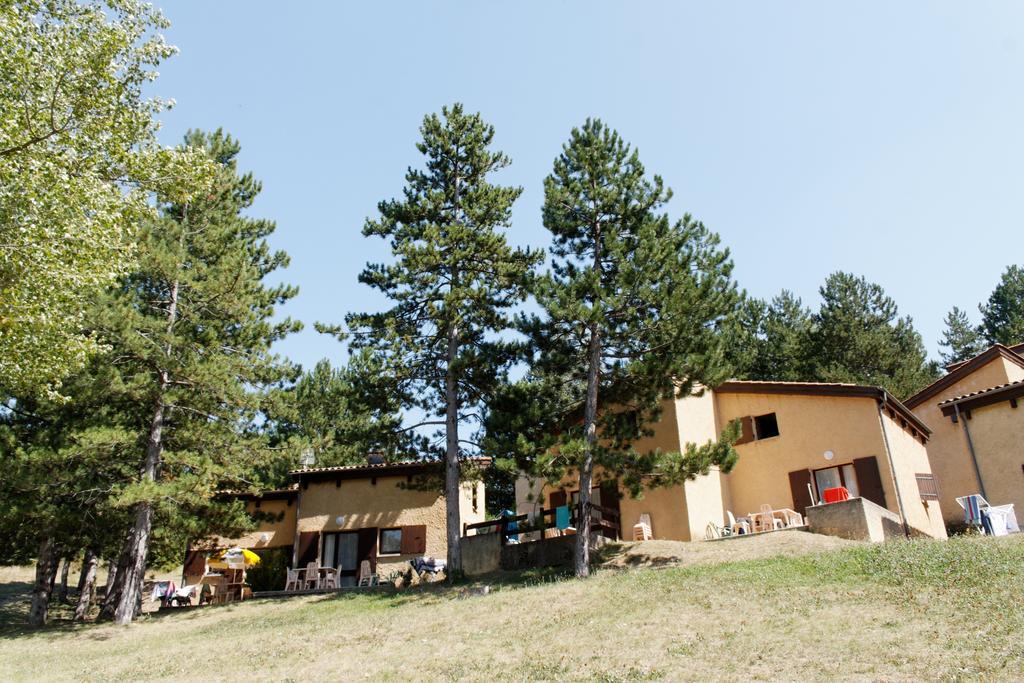 Отель Vvf Drome Provence Монбрен-ле-Бен Экстерьер фото