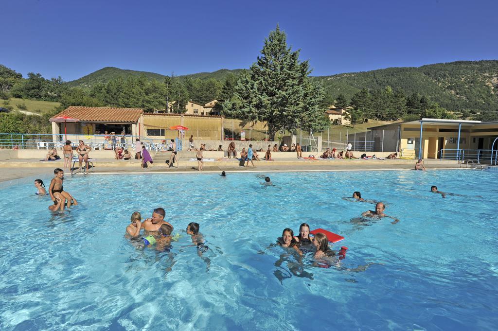 Отель Vvf Drome Provence Монбрен-ле-Бен Экстерьер фото