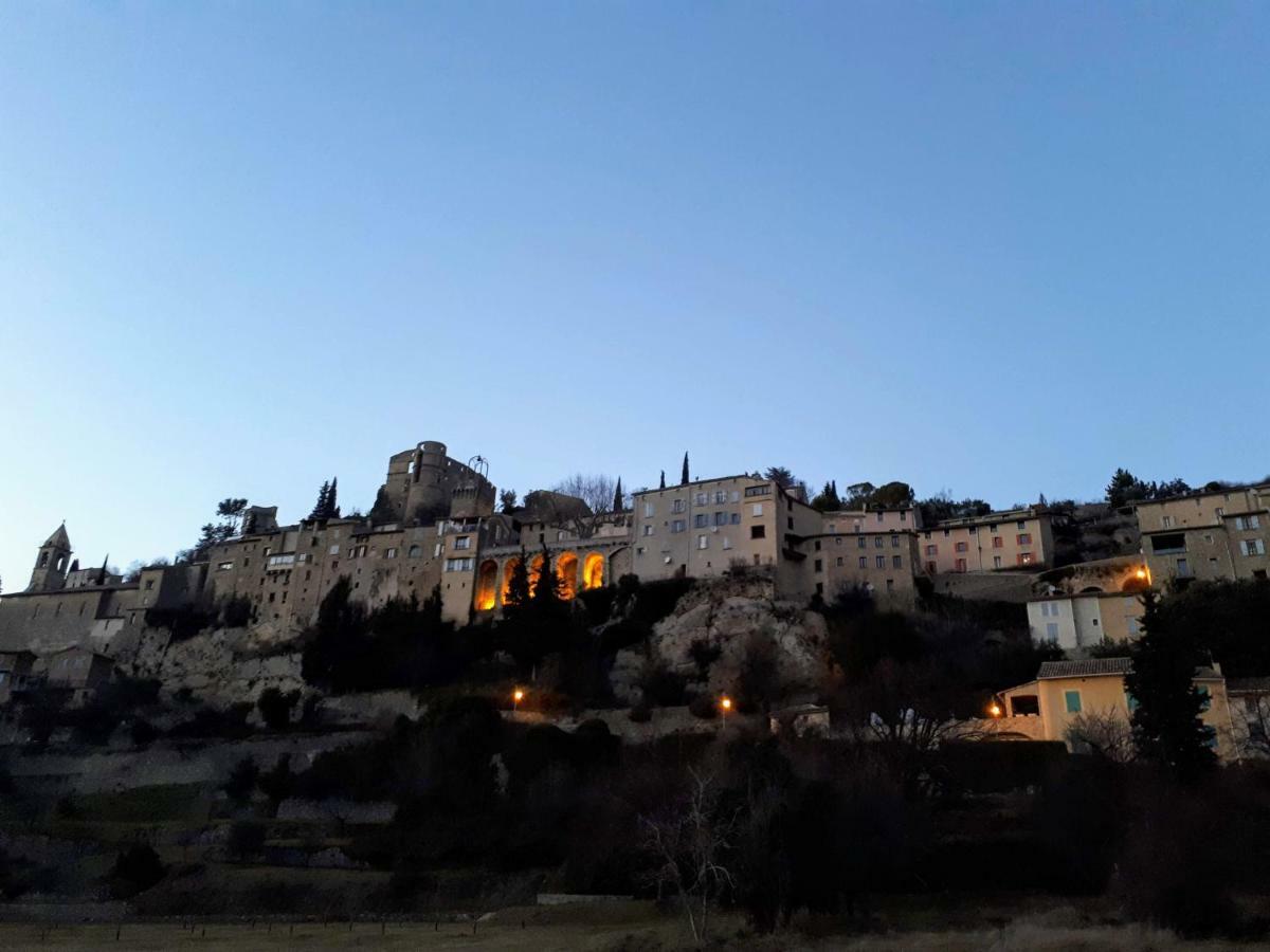 Отель Vvf Drome Provence Монбрен-ле-Бен Экстерьер фото